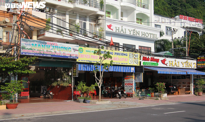 Ảnh: Cát Bà vắng lặng, đìu hiu trước ngày Hải Phòng mở cửa đón khách nội tỉnh - 8