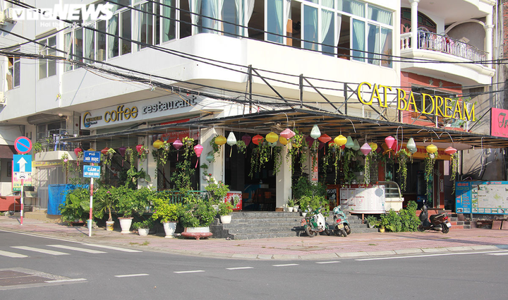 Ảnh: Cát Bà vắng lặng, đìu hiu trước ngày Hải Phòng mở cửa đón khách nội tỉnh - 9