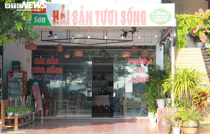 Ảnh: Cát Bà vắng lặng, đìu hiu trước ngày Hải Phòng mở cửa đón khách nội tỉnh - 10