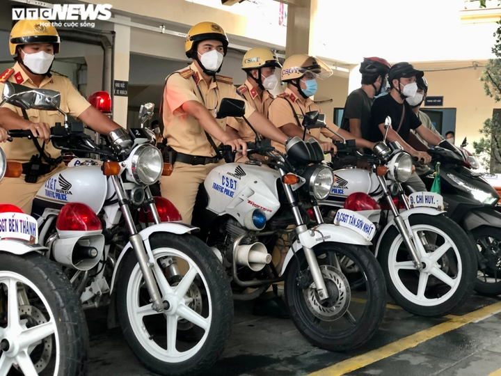 Công an TP.HCM ra quân trấn áp tội phạm khi bước vào ‘bình thường mới’ - 2