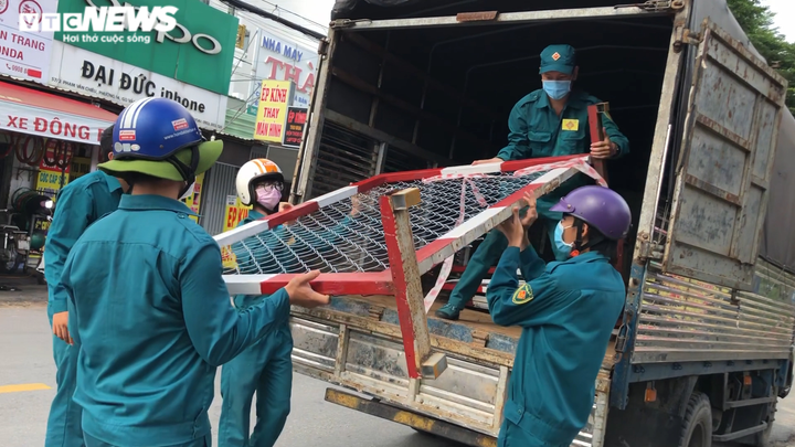 Ảnh: TP.HCM gỡ toàn bộ chốt kiểm soát dịch trong nội thành - 4