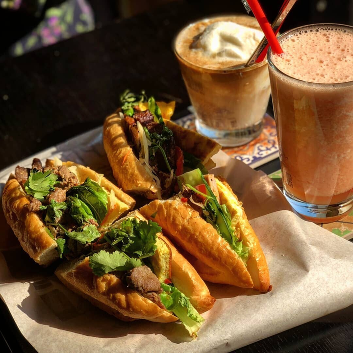 Bánh mì - cà phê bệt 'đắt như tôm tươi' khi Sài Gòn nới lỏng: Ăn cho đã cơn thèm - 3
