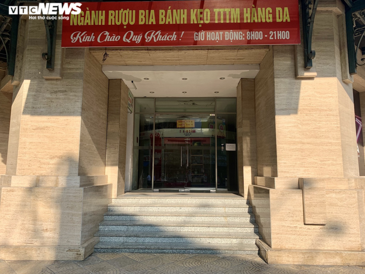 Chợ 'nhà giàu' vẫn đóng cửa im lìm sau nhiều ngày Hà Nội nới lỏng giãn cách - 4