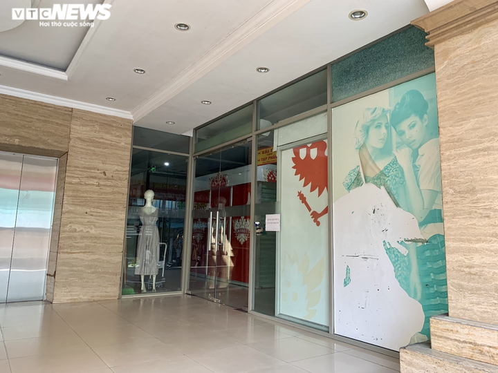 Chợ 'nhà giàu' vẫn đóng cửa im lìm sau nhiều ngày Hà Nội nới lỏng giãn cách - 10