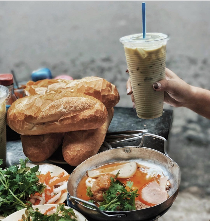 Bánh mì - cà phê bệt 'đắt như tôm tươi' khi Sài Gòn nới lỏng: Ăn cho đã cơn thèm - 8
