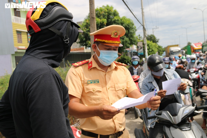 Người từ Đà Nẵng đến Quảng Nam trong ngày chỉ cần khai báo y tế - 1