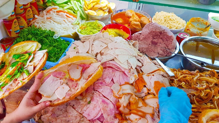 Bánh mì - cà phê bệt 'đắt như tôm tươi' khi Sài Gòn nới lỏng: Ăn cho đã cơn thèm - 5