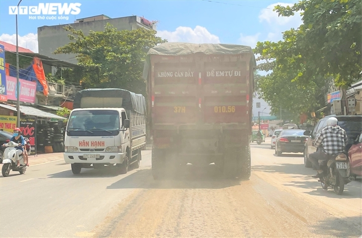 Ảnh: Xe dấu hiệu quá khổ, quá tải tung hoành trên quốc lộ 7 ở Nghệ An - 10