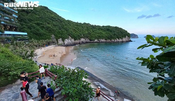 Ảnh, video: Hải Phòng mở cửa du lịch, bãi biển Cát Bà, Đồ Sơn vẫn vắng khách - 20