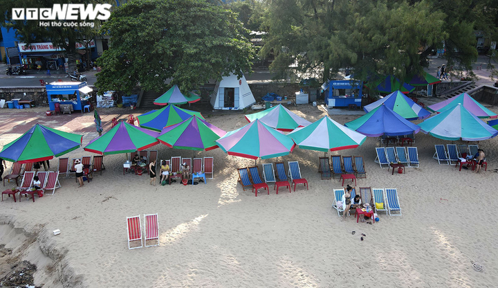 Ảnh, video: Hải Phòng mở cửa du lịch, bãi biển Cát Bà, Đồ Sơn vẫn vắng khách - 6