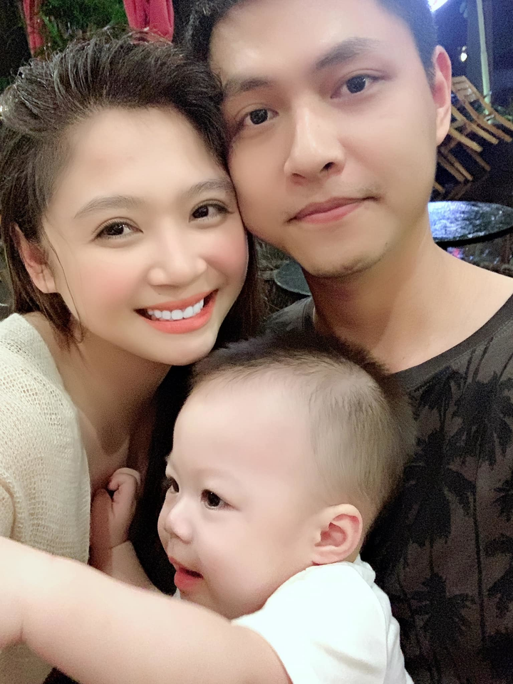 67948669_3545324062160354_1789886165583659008_n.jpg Vợ trẻ, xinh như hotgirl của Phi 'Hương vị tình thân' - 4