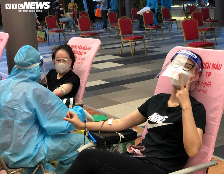 Cán bộ, nhân viên Công ty Phú Mỹ Hưng và cư dân hiến 600 đơn vị máu - 4