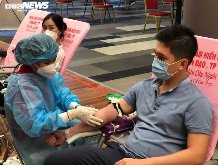 Cán bộ, nhân viên Công ty Phú Mỹ Hưng và cư dân hiến 600 đơn vị máu - 5
