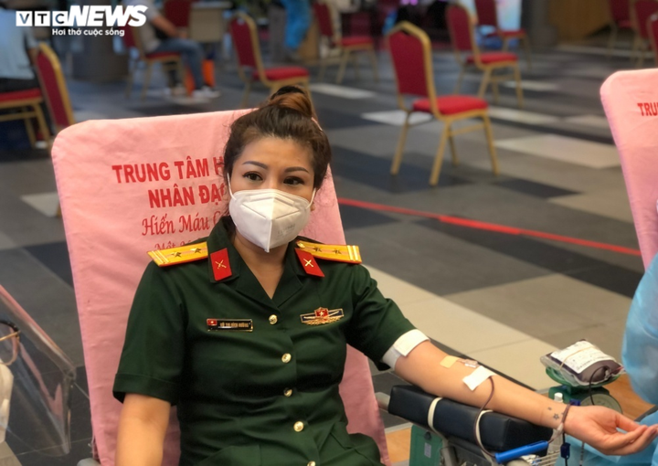 Cán bộ, nhân viên Công ty Phú Mỹ Hưng và cư dân hiến 600 đơn vị máu - 9