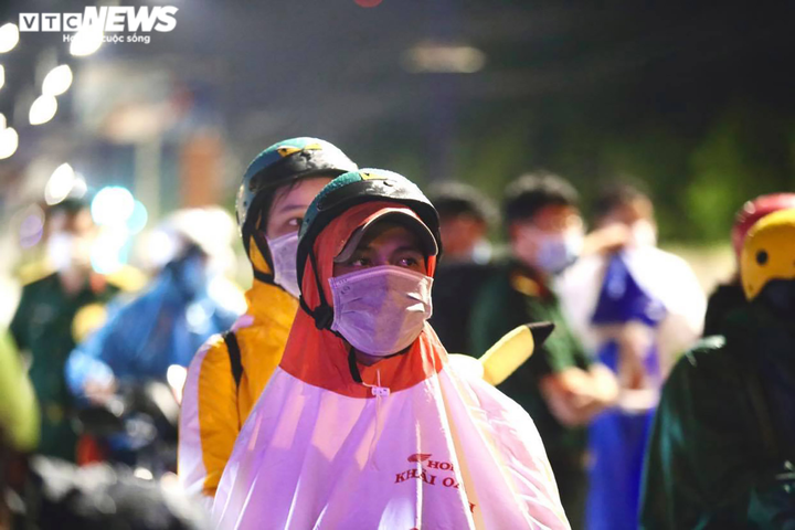 TP.HCM hoàn thành phương án cho phép người dân đi lại 4 tỉnh liền kề - 2