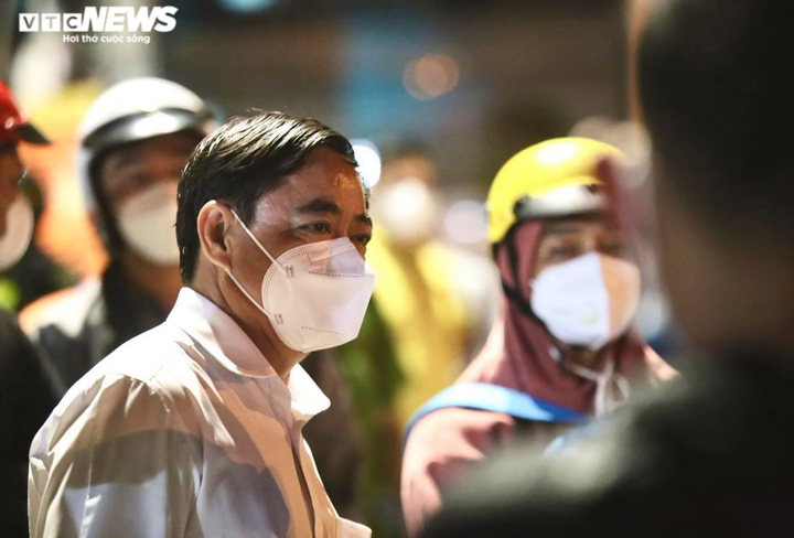 Bình Dương: Quân đội, công an vận động người về quê tự phát ở lại - 10