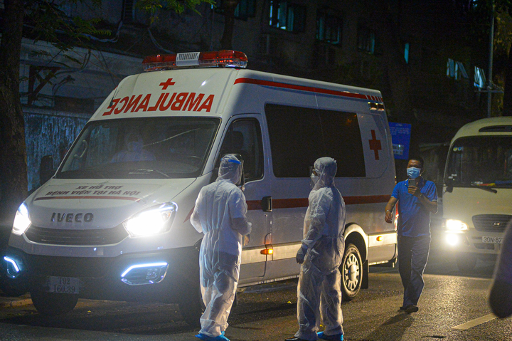 CDC Hà Nội dự báo ca mắc COVID-19 ở ổ dịch Bệnh viện Việt Đức còn tăng lên - 1