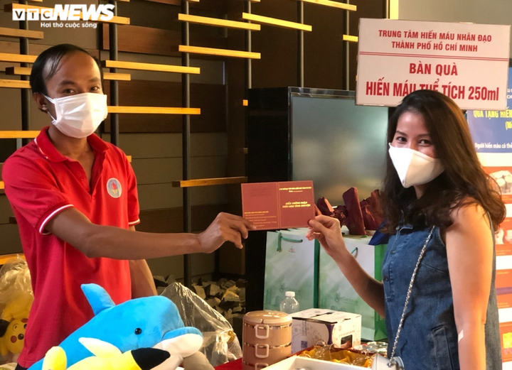 Cán bộ, nhân viên Công ty Phú Mỹ Hưng và cư dân hiến 600 đơn vị máu - 11