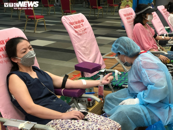 Cán bộ, nhân viên Công ty Phú Mỹ Hưng và cư dân hiến 600 đơn vị máu - 10