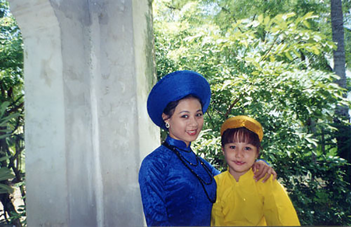 Loạt ảnh thời bé chụp cùng nhiều ngôi sao của Diễm My 9x: Mặt xinh như búp bê - 9