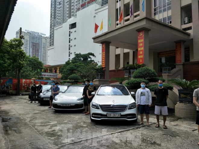 Triệt phá đường dây đánh bạc qua mạng cực 'khủng', thu giữ 13 siêu xe - 5