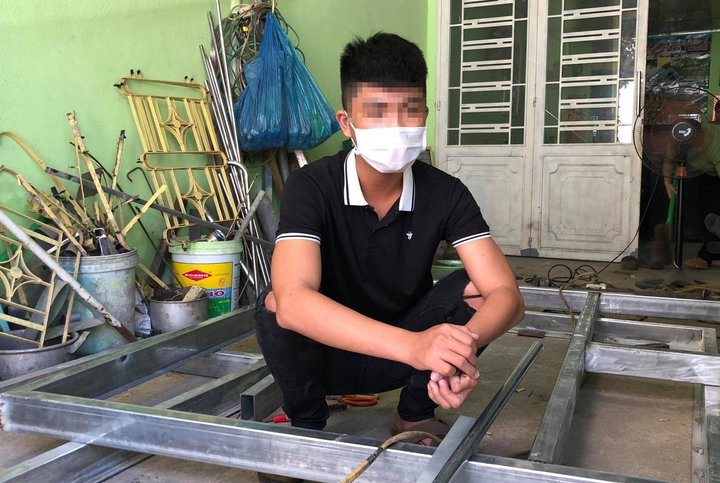 Tạm giam nghi can chế tạo đao, kiếm cho bạn đi chém nhau - 1