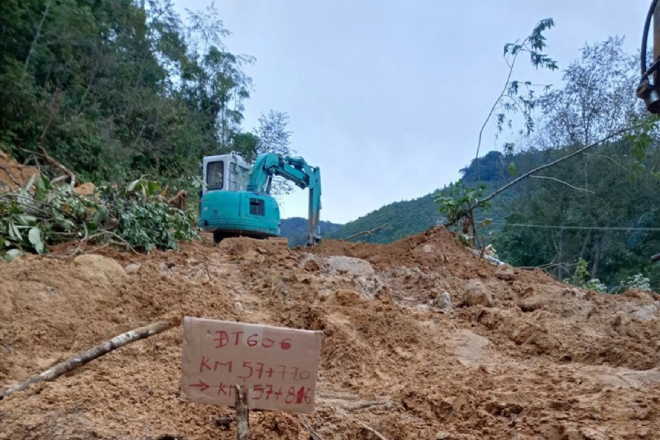 Thời tiết ngày 3/10: Nam Bộ và Tây Nguyên mưa to, nguy cơ sạt lở ở vùng núi - 1