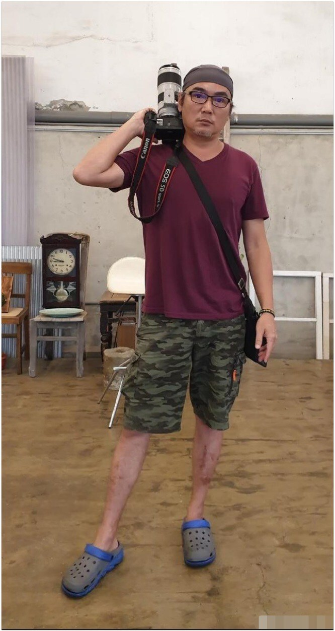 'Triển Chiêu' Tiêu Ân Tuấn già nua, ly dị vợ và làm trò gây sự chú ý ở tuổi 55 - 3