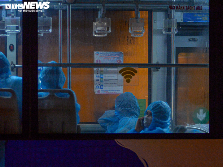 Hà Nội: Xuyên đêm đưa 150 người ở Bệnh viện Việt Đức đi cách ly - 8