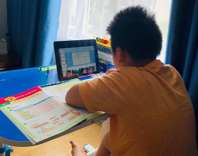 Đi làm lại, phụ huynh ở TP.HCM loay hoay tìm cách gửi con - 1