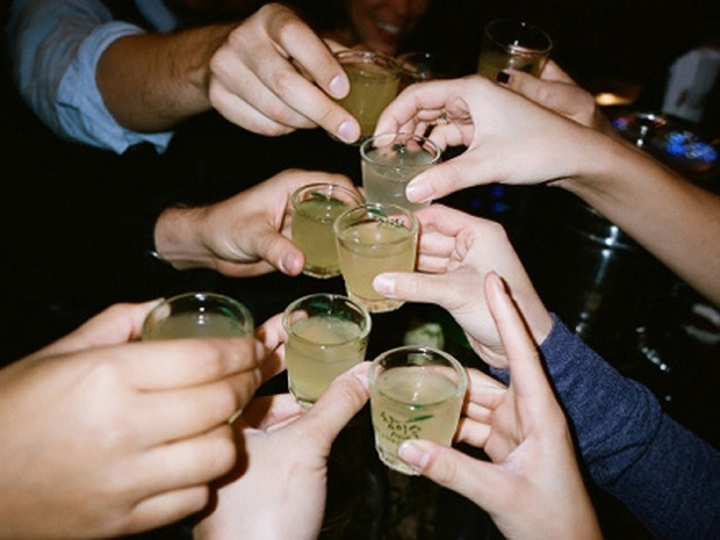 Ám ảnh những lần bị sếp ép uống rượu đến ngộ độc - 1