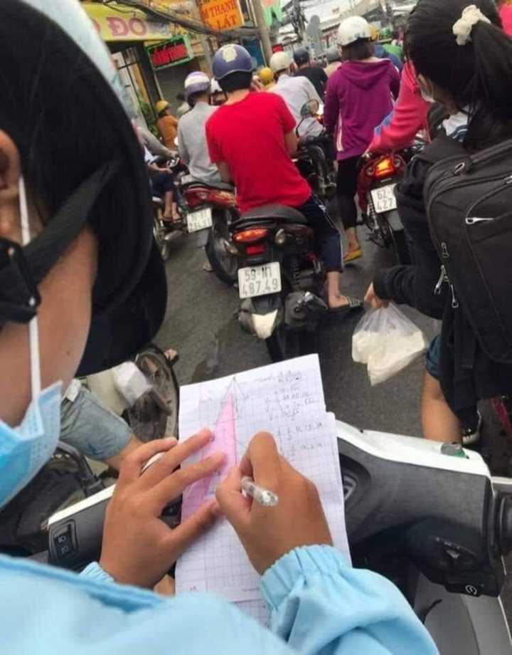 Ở nhà đã lâu, nhìn lại cảnh hội người thích đùa pha trò ngoài phố mà bật cười - 10