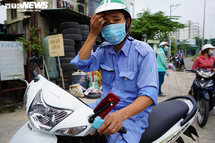 Nhiều người phải quay xe trong ngày đầu được từ TP.HCM đi 4 tỉnh lân cận - 2