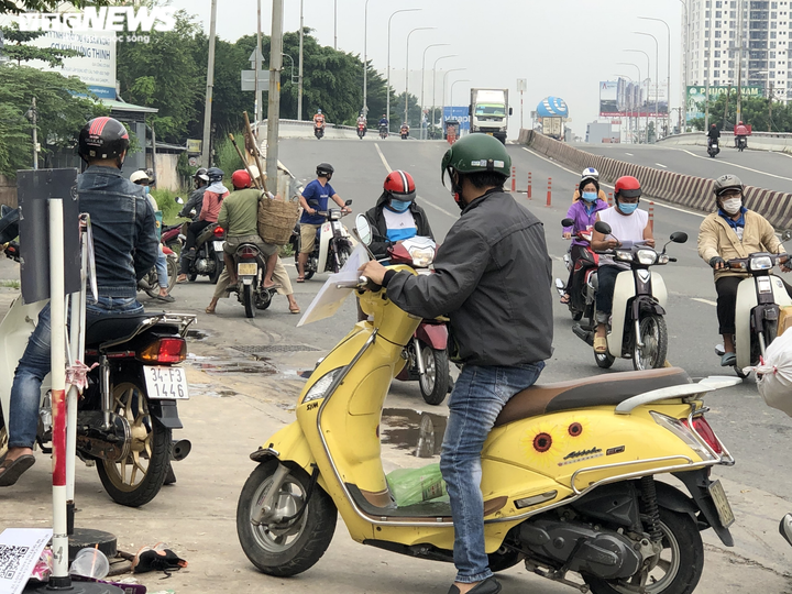 Nhiều người phải quay xe trong ngày đầu được từ TP.HCM đi 4 tỉnh lân cận - 3