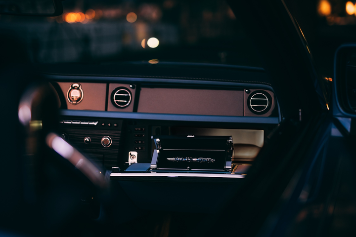 Xe siêu sang đắt nhất thế giới Rolls-Royce Boat Tail lần đầu xuất hiện - 8