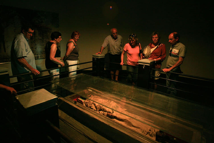 Có một xác ướp quý tộc trăm tuổi đang yên nghỉ giữa lòng Sài Gòn mà ít ai biết - 4