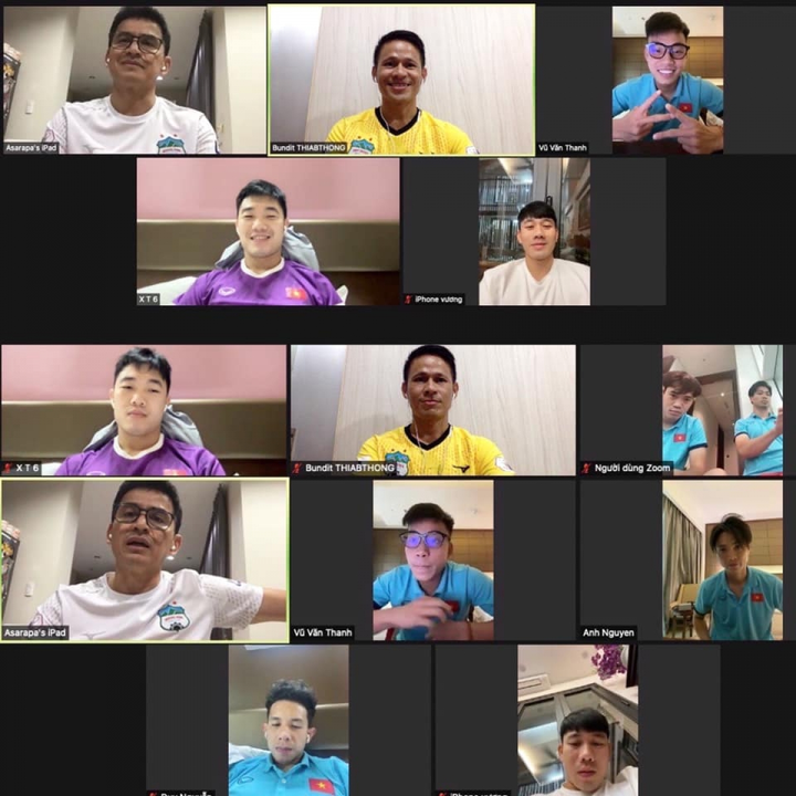 HLV Kiatisak cổ vũ Công Phượng và đồng đội trước trận gặp ĐT Trung Quốc - 1