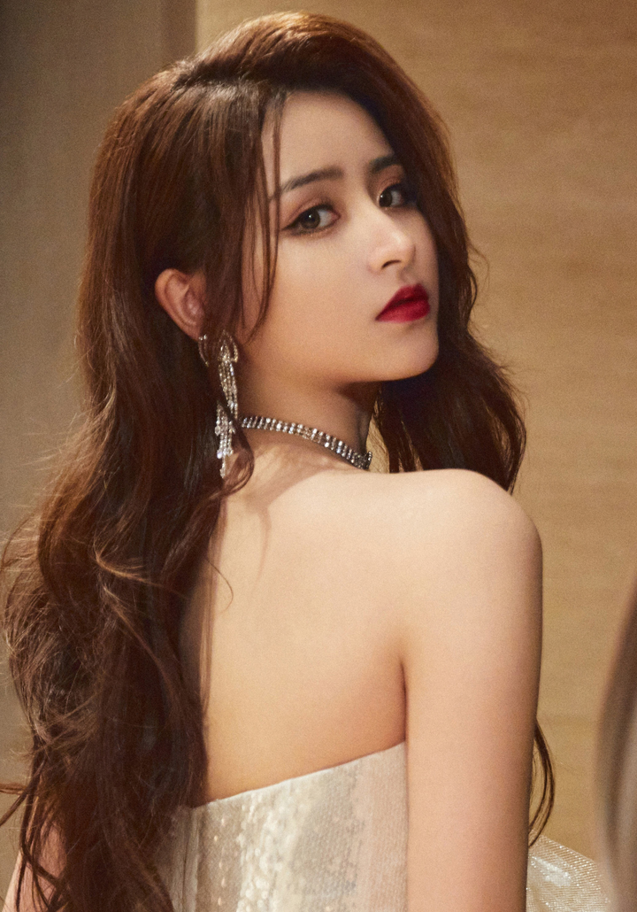 Dương Siêu Việt bị chê học vấn ảnh 5 Học vấn thấp, Triệu Lệ Dĩnh, Vương Nhất Bác thường xuyên bị 'bỉ bôi' - 5