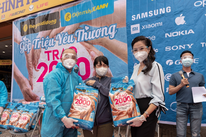 Thế Giới Di Động và Điện máy Xanh trao 2.000 tấn gạo đến 23 tỉnh thành - 1