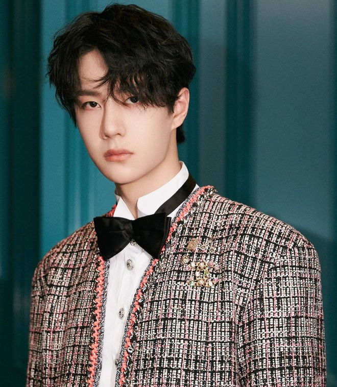 Dương Siêu Việt bị chê học vấn ảnh 2 Học vấn thấp, Triệu Lệ Dĩnh, Vương Nhất Bác thường xuyên bị 'bỉ bôi' - 2