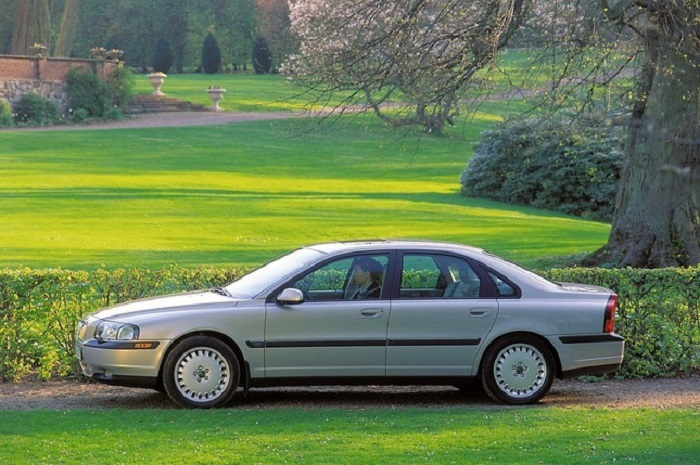 Volvo triệu hồi gần nửa triệu ô tô hơn 10 năm tuổi - 1