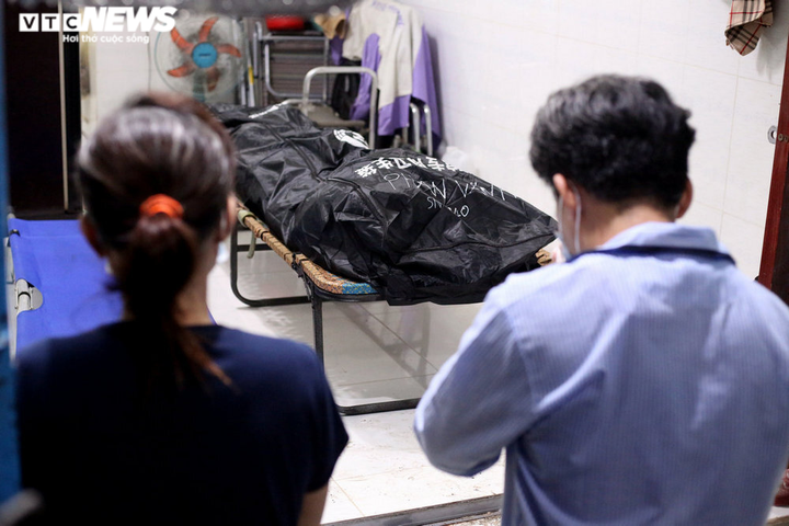 Ảnh: Đội mai táng 0 đồng và những đêm lặng lẽ chuyển thi thể bệnh nhân COVID-19 - 5