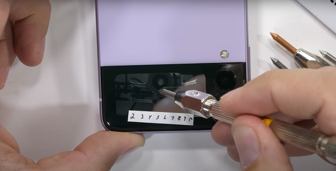 Galaxy Z Flip3 ‘sống tốt’ trước bài kiểm tra về sức chịu đựng - 1