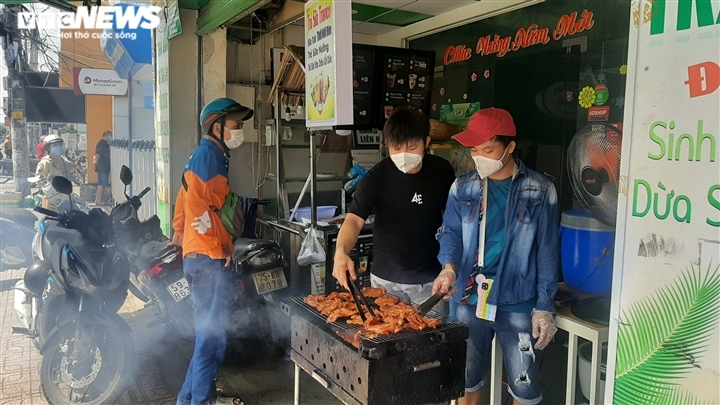 TP.HCM: Quận 7 đề xuất cửa hàng ăn uống được phục vụ khách tại chỗ từ 10/10 - 1