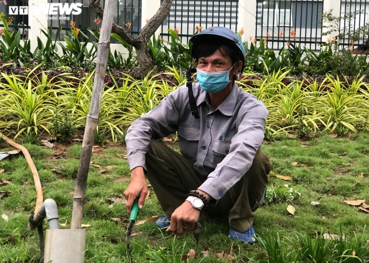 Người lao động chọn ở lại TP.HCM khôi phục kinh tế: Còn công việc là còn hy vọng - 2