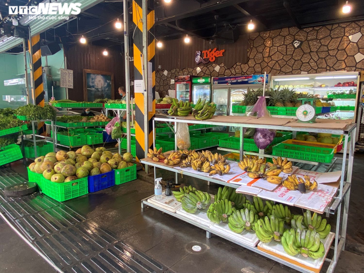 Ảnh: Quán bar, vũ trường ở phố Tây Bùi Viện chuyển sang bán thực phẩm - 3