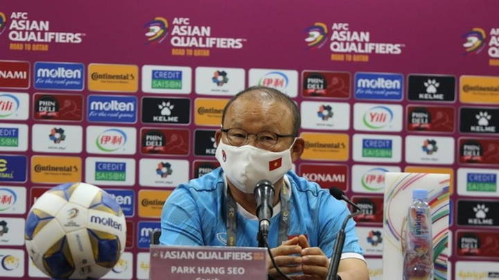 HLV Park Hang Seo phủ nhận chê 'cầu thủ Trung Quốc chỉ trụ được 30 phút' - 1