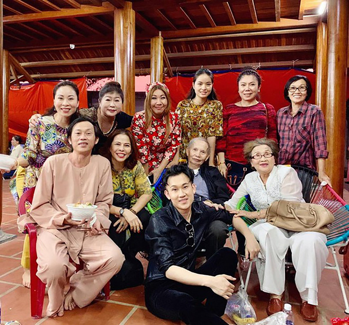 Chuyện ít ai biết về tuổi thơ của Hoài Linh bên bố mẹ: Khổ đến mức ở chuồng heo - 3