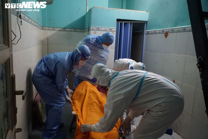 Chuyện chưa kể của nhóm mai táng miễn phí cho người chết trong dịch COVID-19 - 3