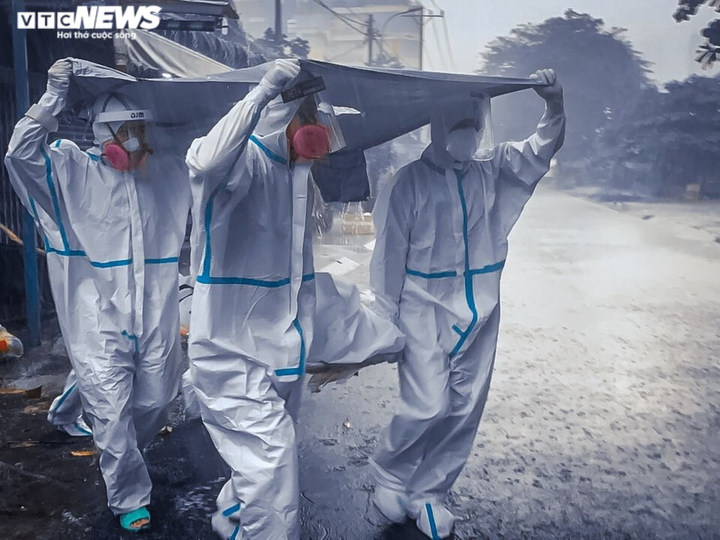 Chuyện chưa kể của nhóm mai táng miễn phí cho người chết trong dịch COVID-19 - 5